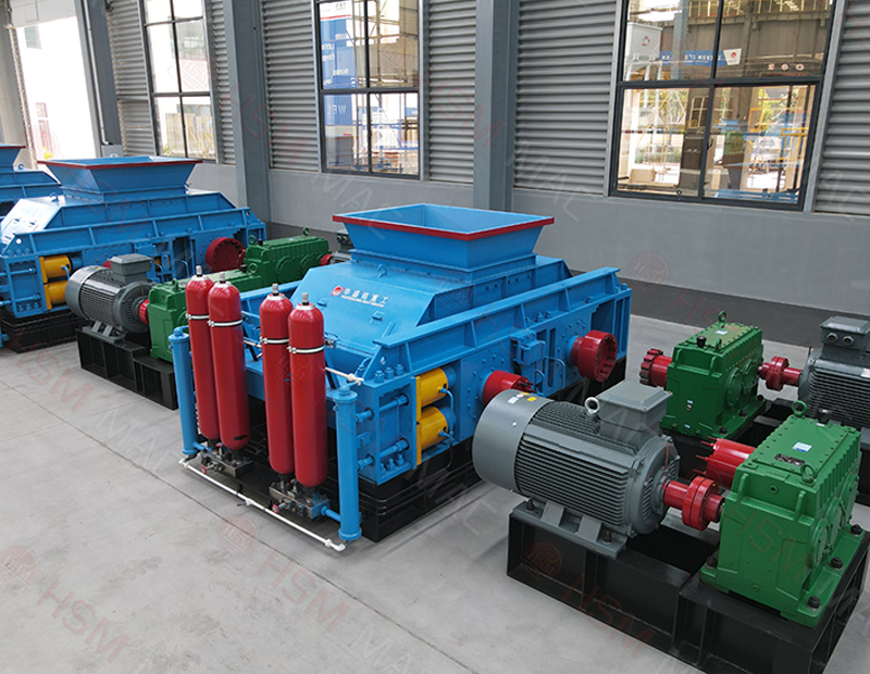 瓜米石液壓對(duì)輥制砂機(jī)工作現(xiàn)場(chǎng)